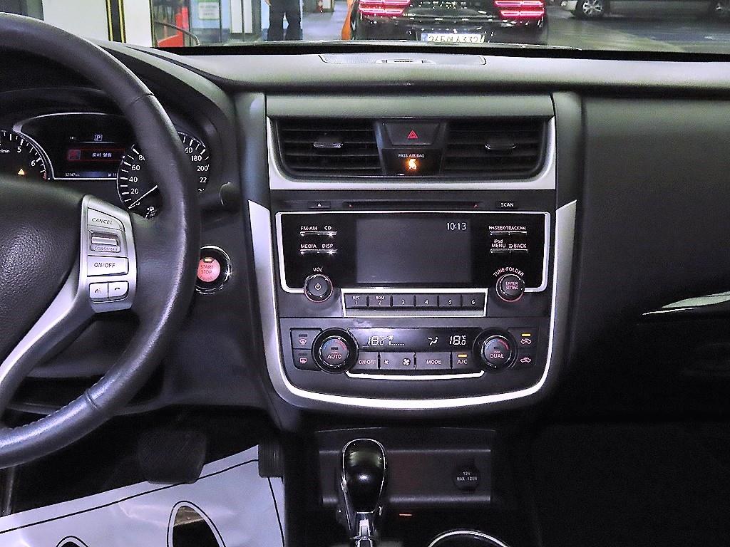 Nissan Altima - Vista 11