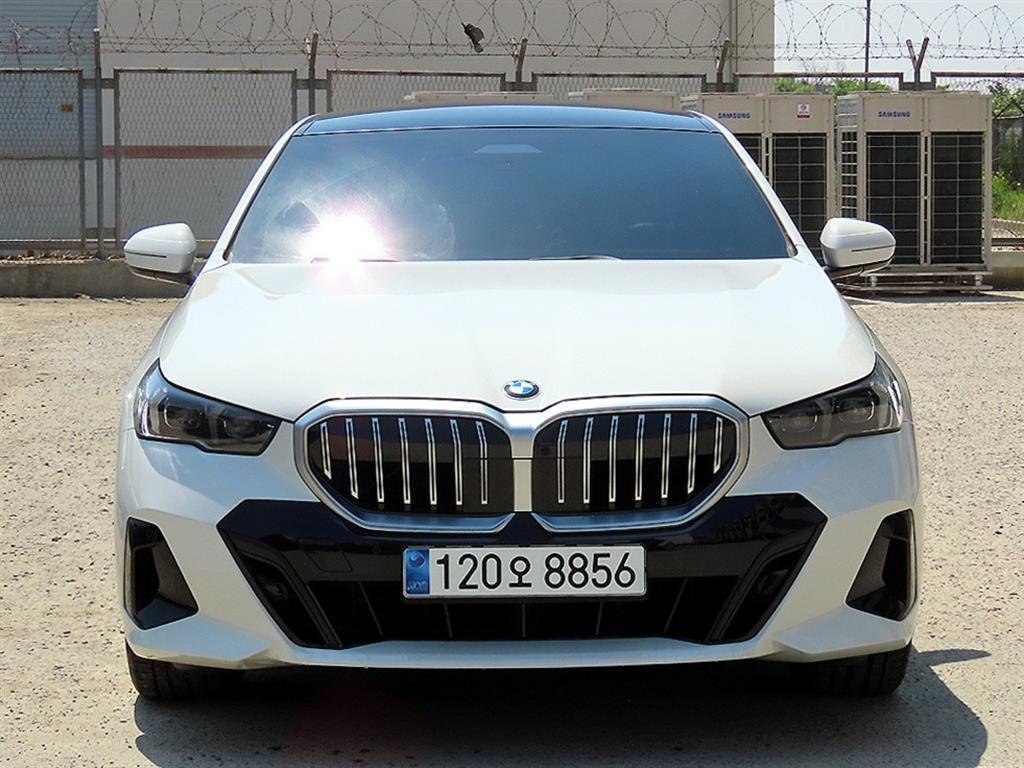 BMW 5 Series 2024 Blanco - Importación desde Corea - HF Imports Iquique - Foto 1