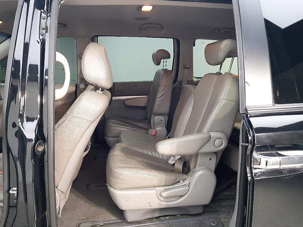 KIA Carnival - Vista 9