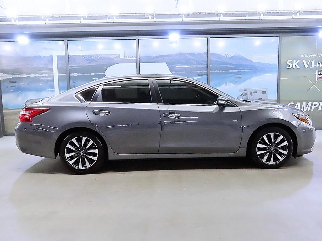 Nissan Altima - Vista 3