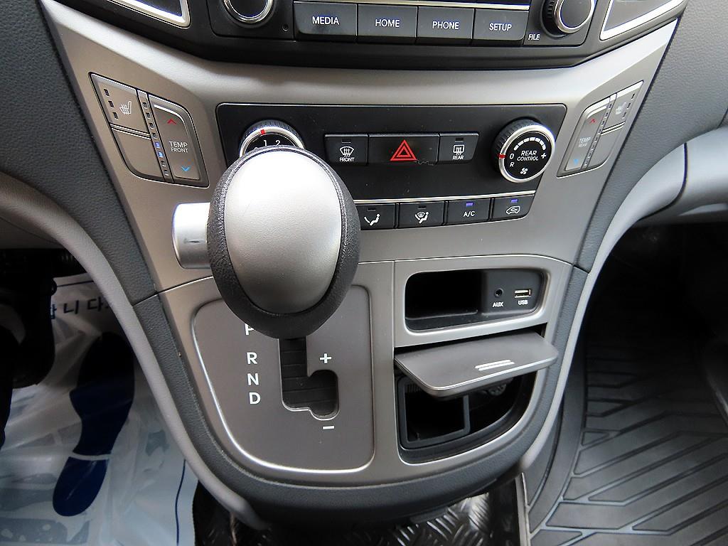 HYUNDAI Starex - Vista 11