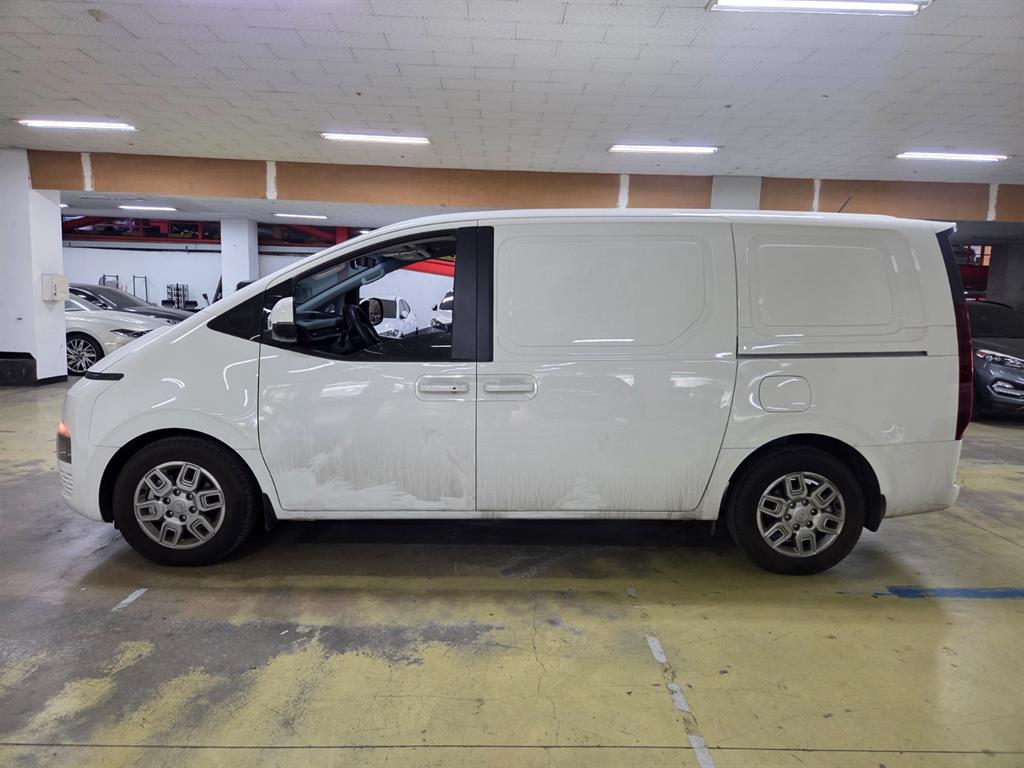 HYUNDAI Staria - Vista 3