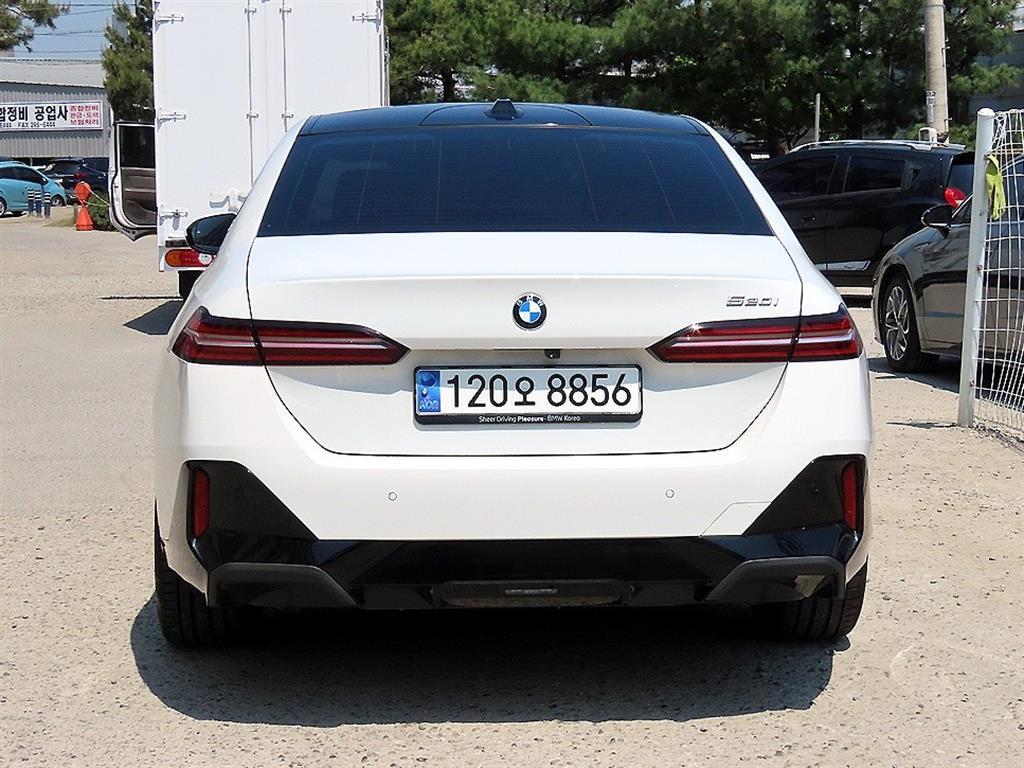 BMW 5 Series - Vista 4