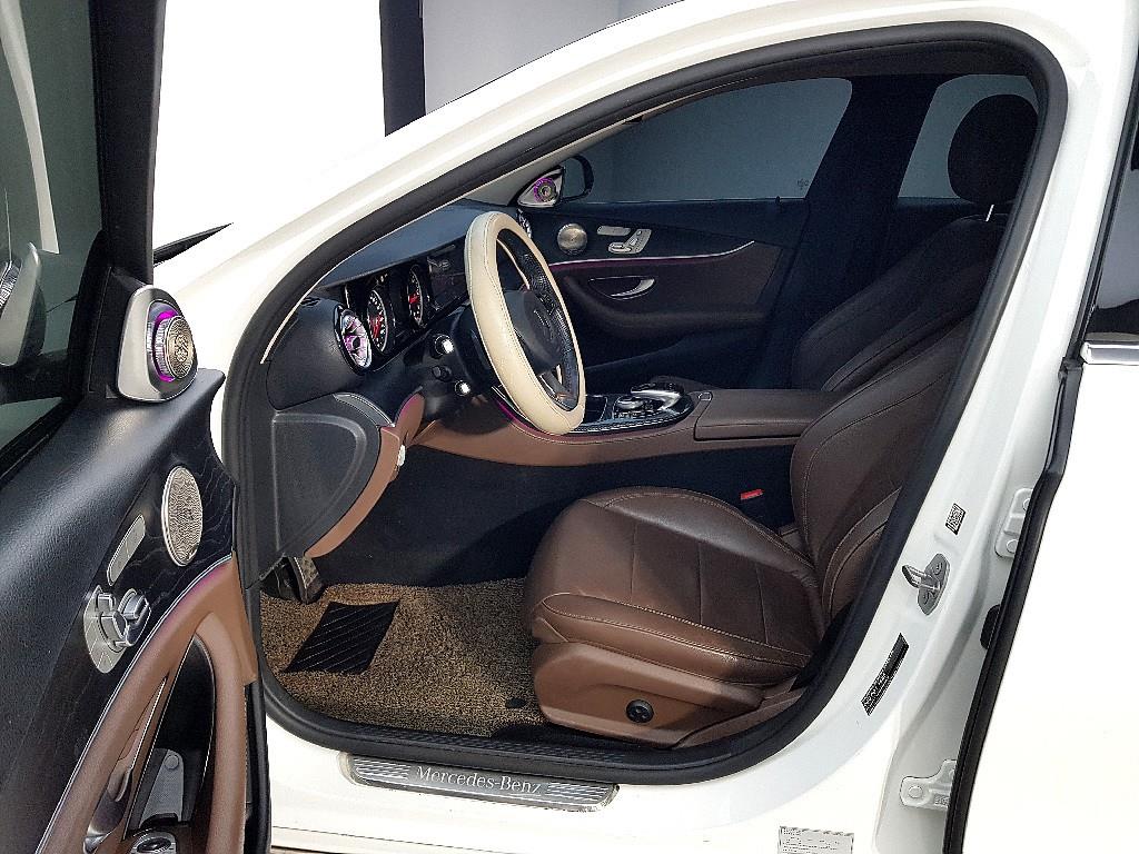 Mercedes Benz E class - Vista 8