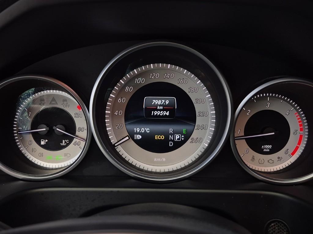 Mercedes Benz E class - Vista 6