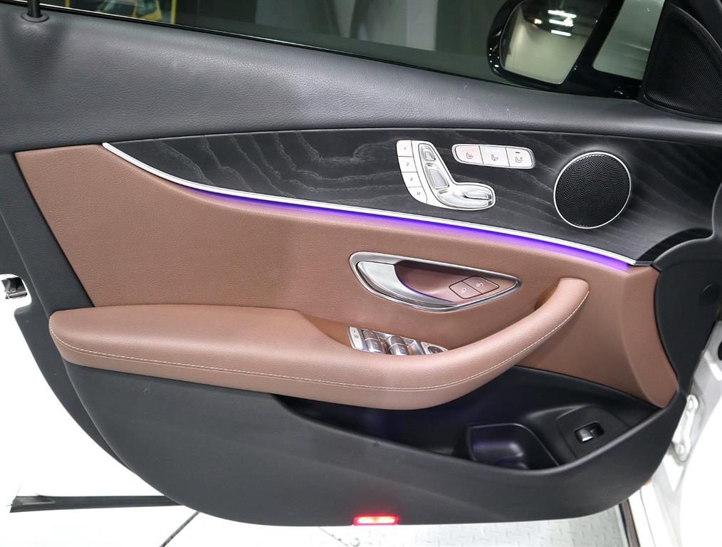 Mercedes Benz E class - Vista 8