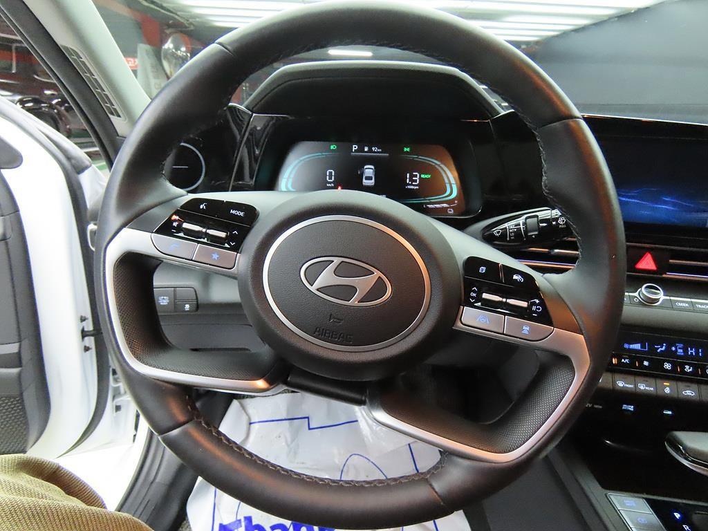 HYUNDAI Avante - Vista 10
