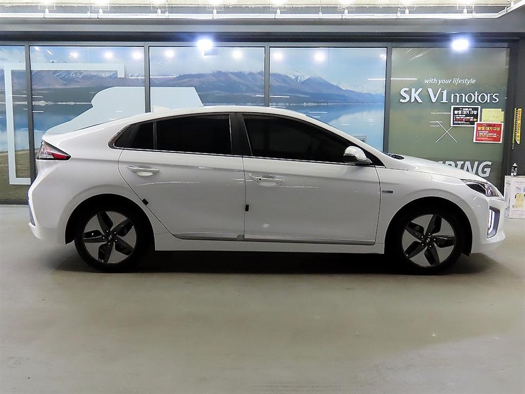 HYUNDAI Ioniq - Vista 3