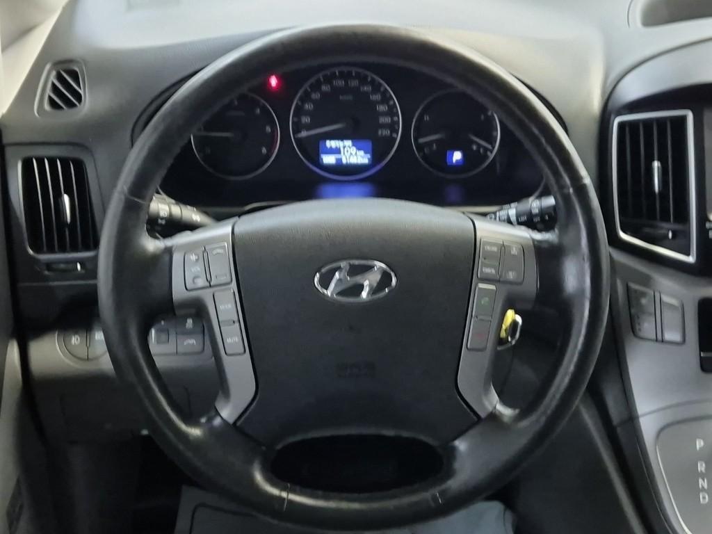 HYUNDAI Starex - Vista 12