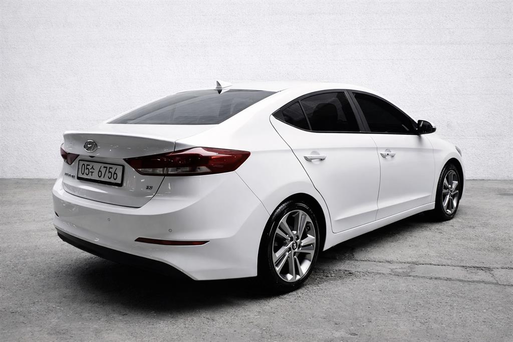HYUNDAI Avante - Vista 4