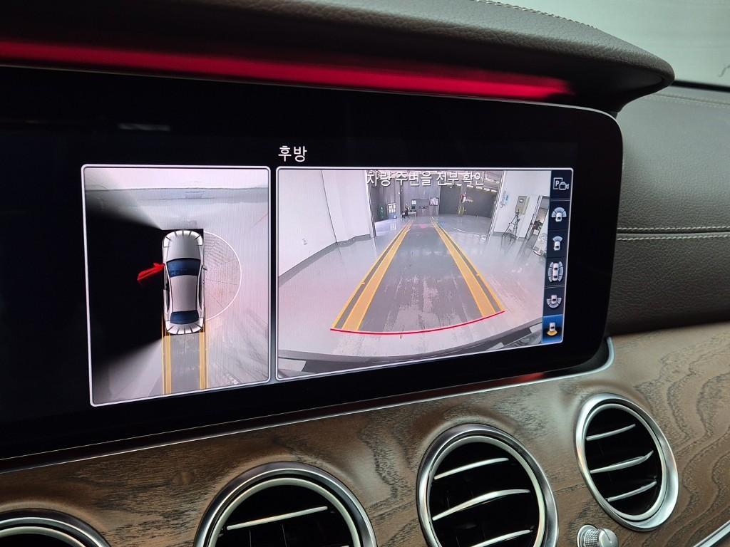 Mercedes Benz E class - Vista 10