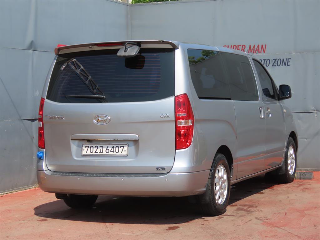 HYUNDAI Starex - Vista 5
