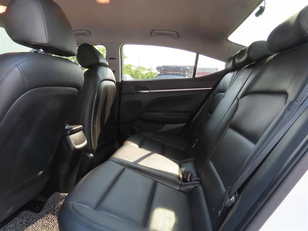 HYUNDAI Avante - Vista 11
