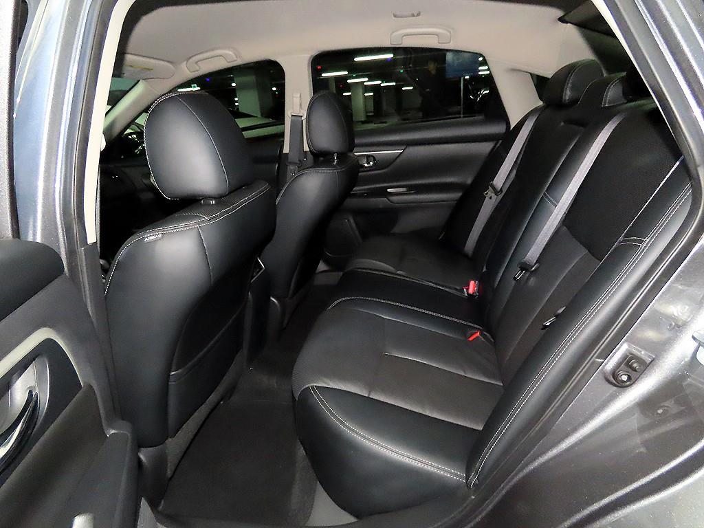 Nissan Altima - Vista 7