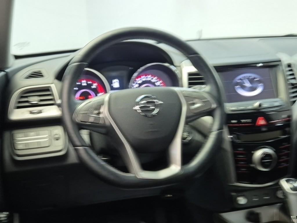 Ssangyong Tivoli - Vista 9