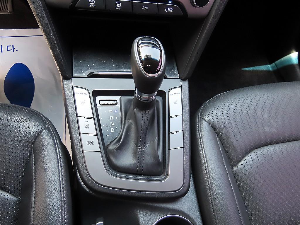 HYUNDAI Avante - Vista 10