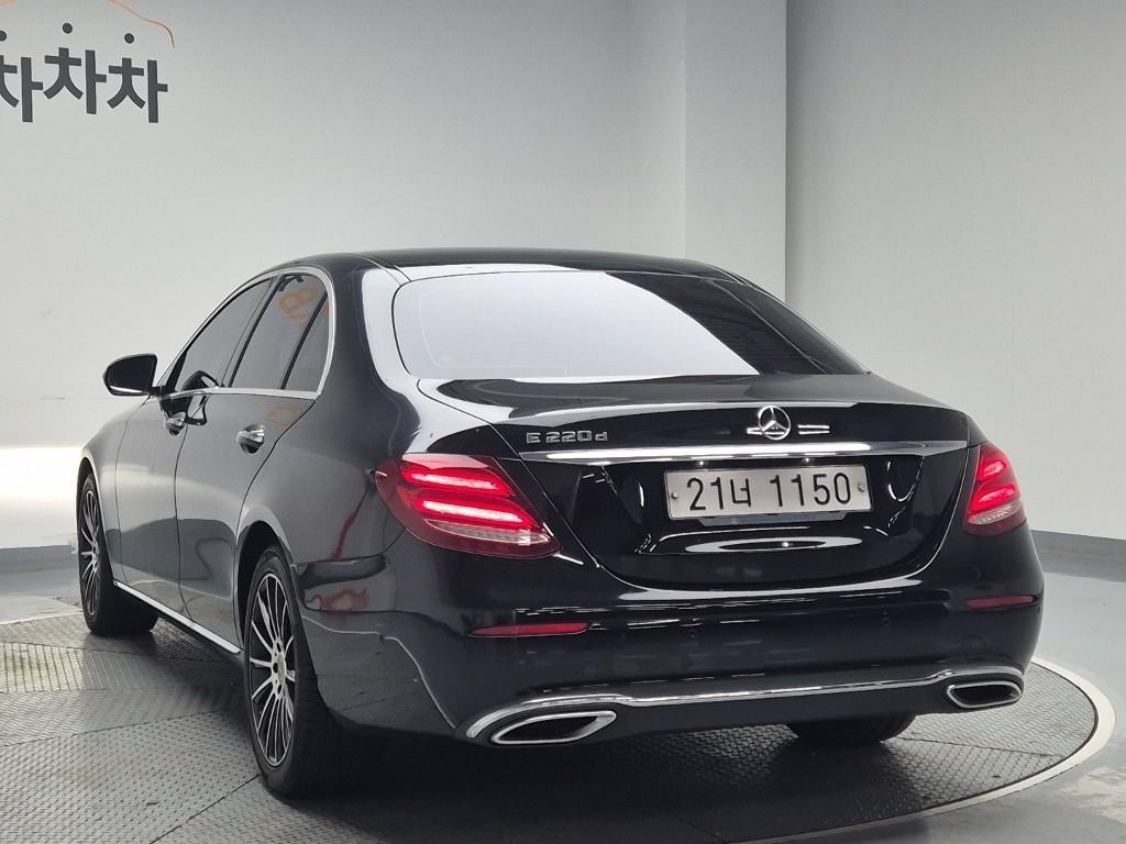 Mercedes Benz E class - Vista 3