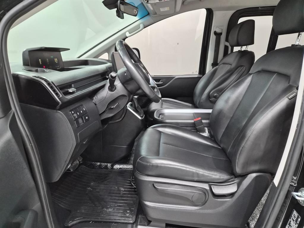 HYUNDAI Staria - Vista 10