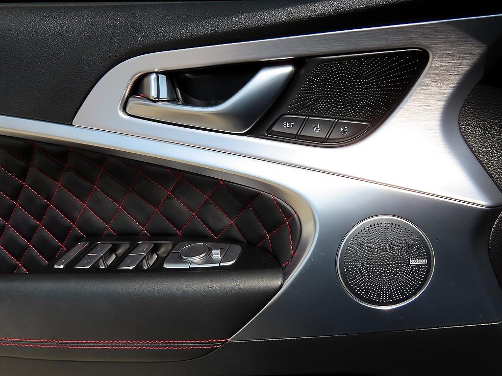 Genesis G70 - Vista 12