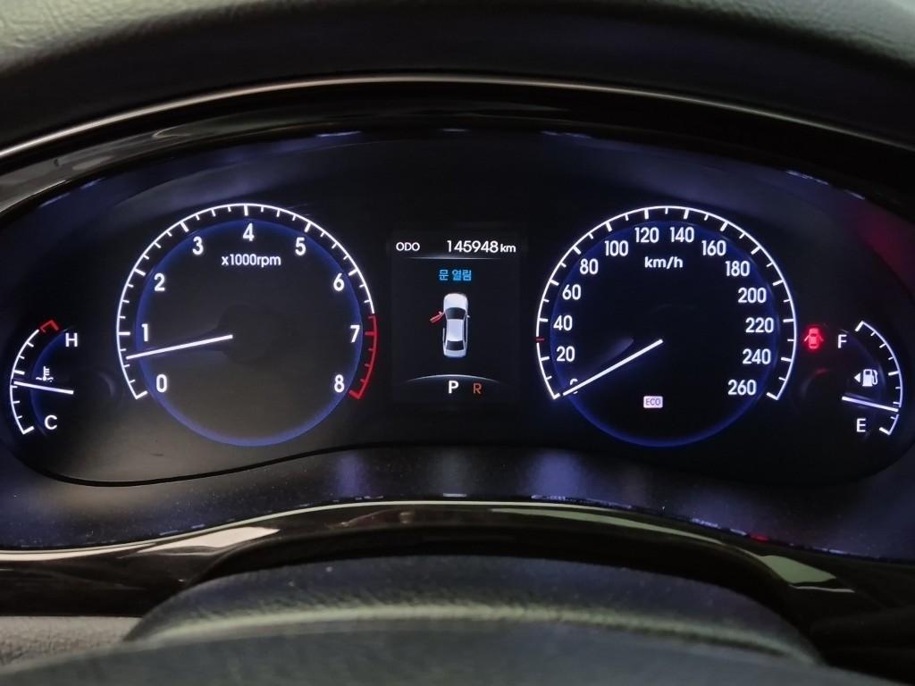 HYUNDAI Genesis - Vista 6