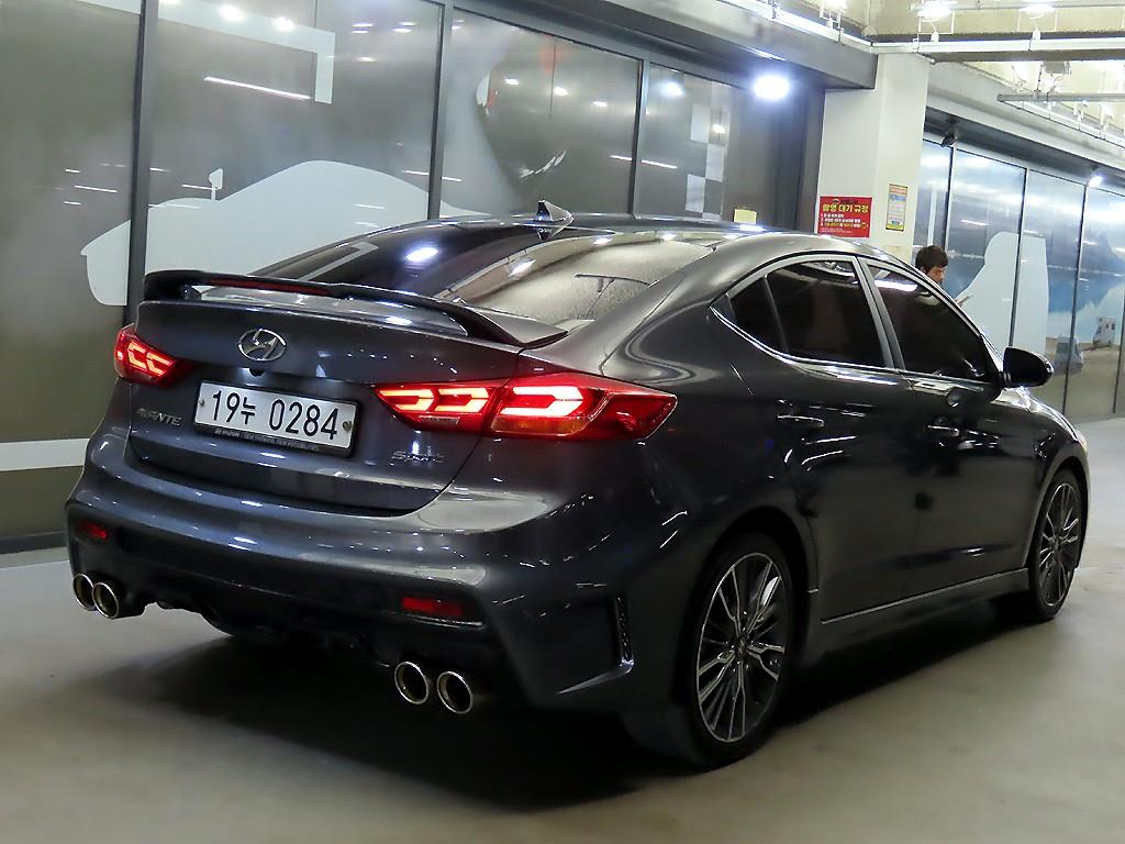 HYUNDAI Avante - Vista 4