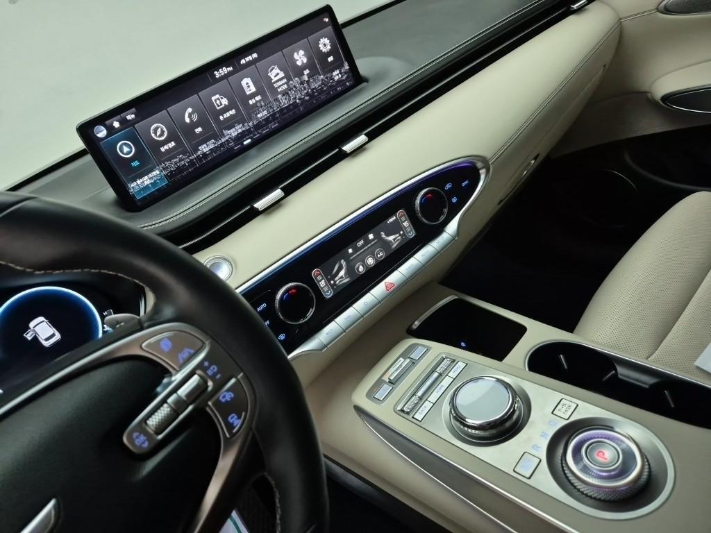 Genesis GV70 - Vista 10