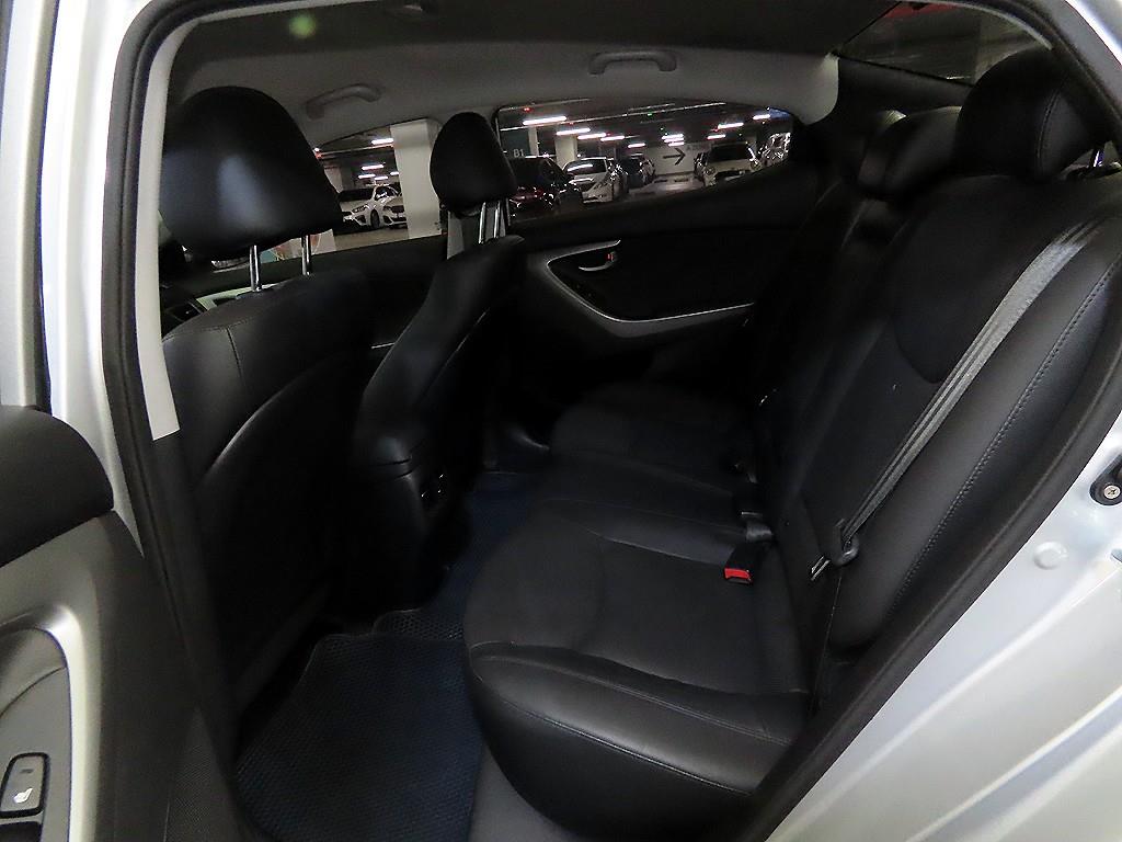HYUNDAI Avante - Vista 7