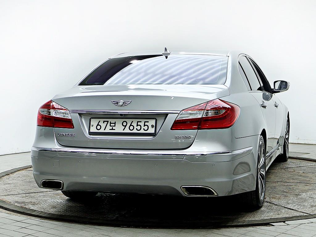 HYUNDAI Genesis - Vista 5