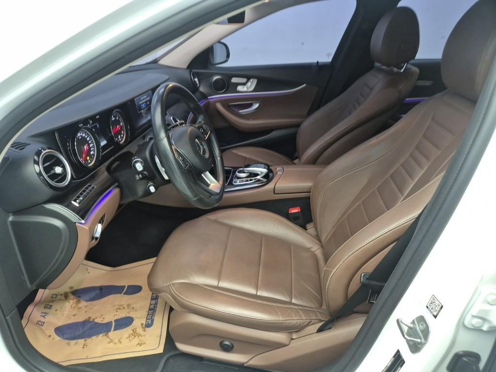 Mercedes Benz E class - Vista 11