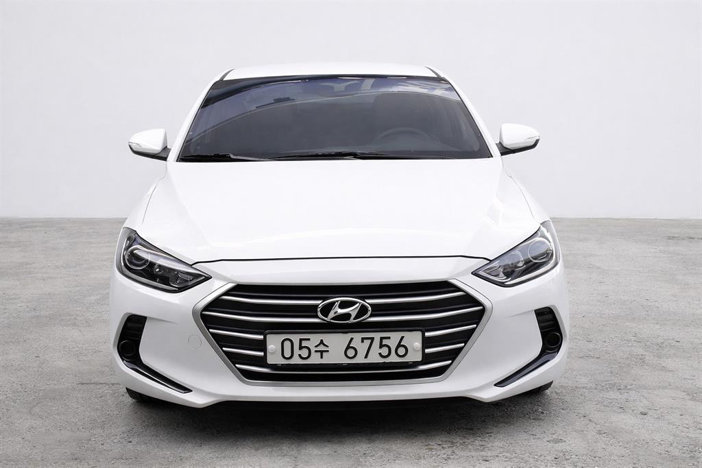 HYUNDAI Avante - Vista 2