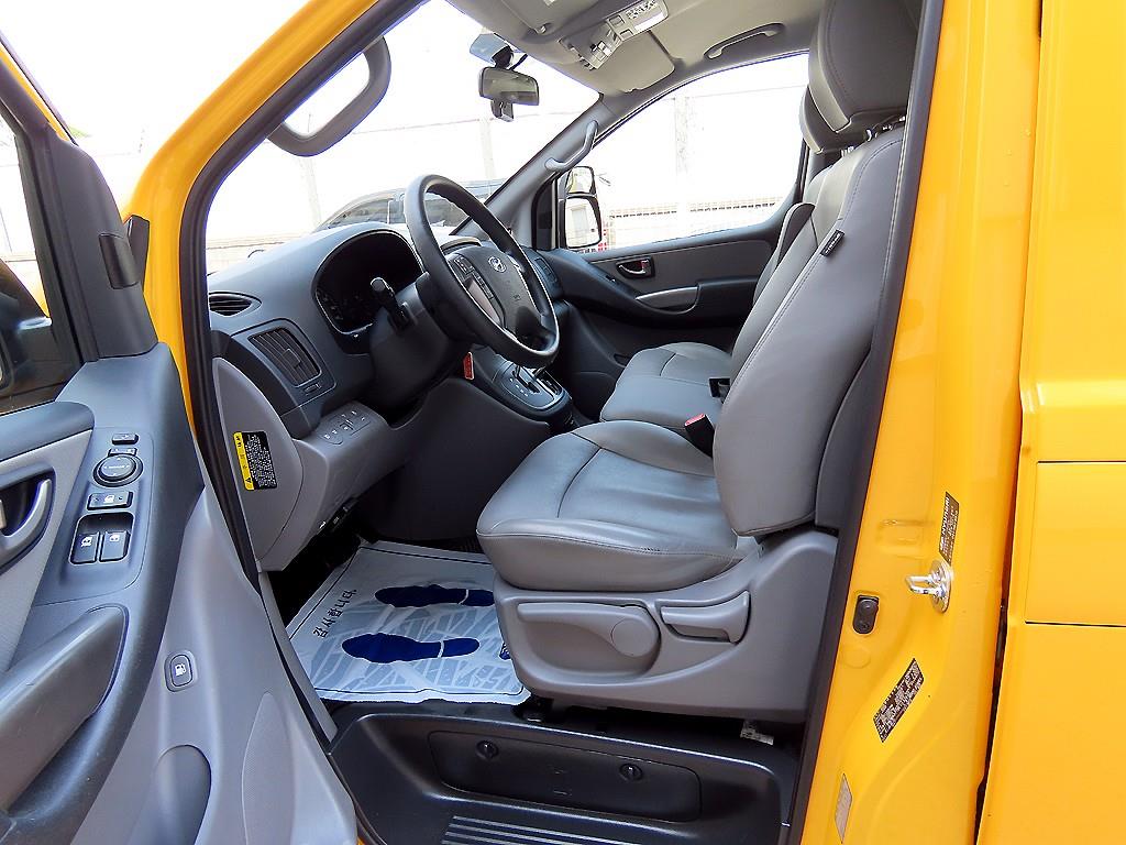 HYUNDAI Starex - Vista 5