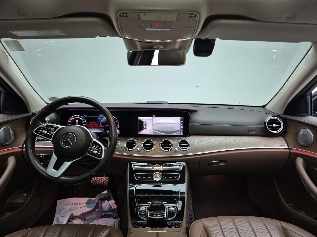 Mercedes Benz E class - Vista 9