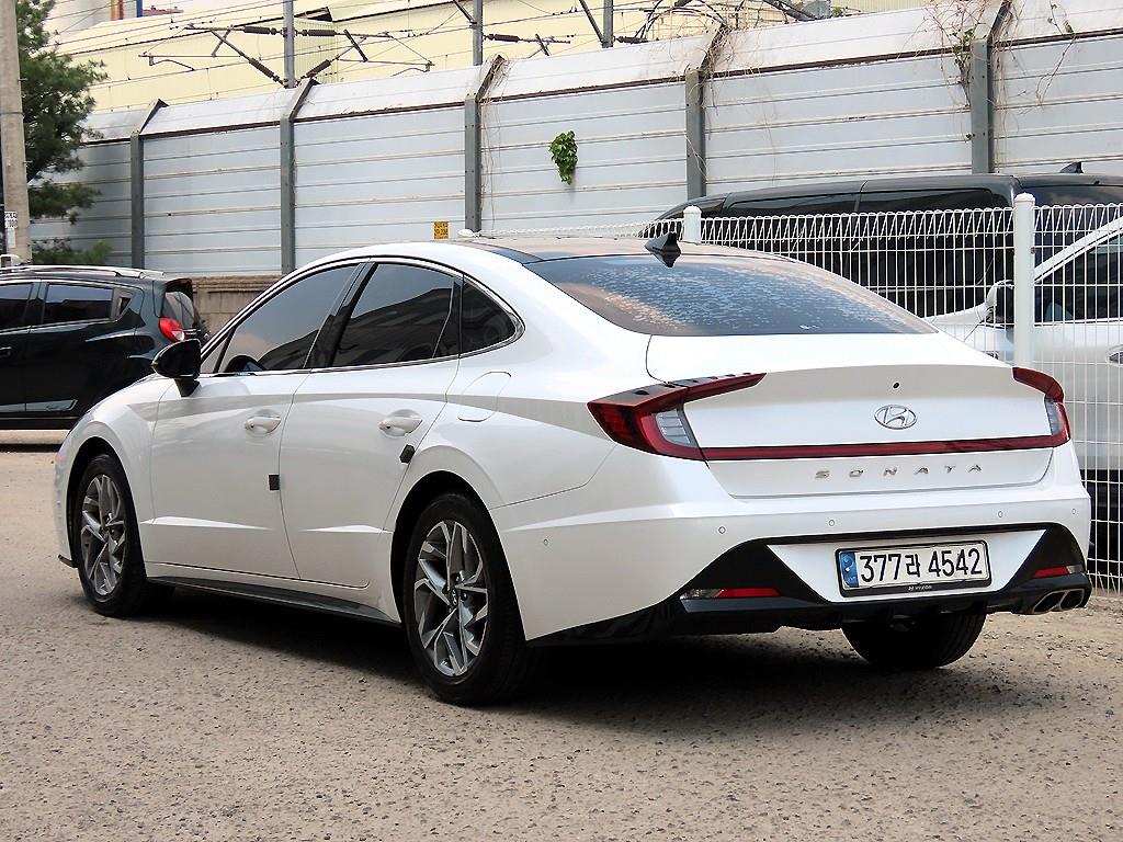 HYUNDAI Sonata - Vista 3
