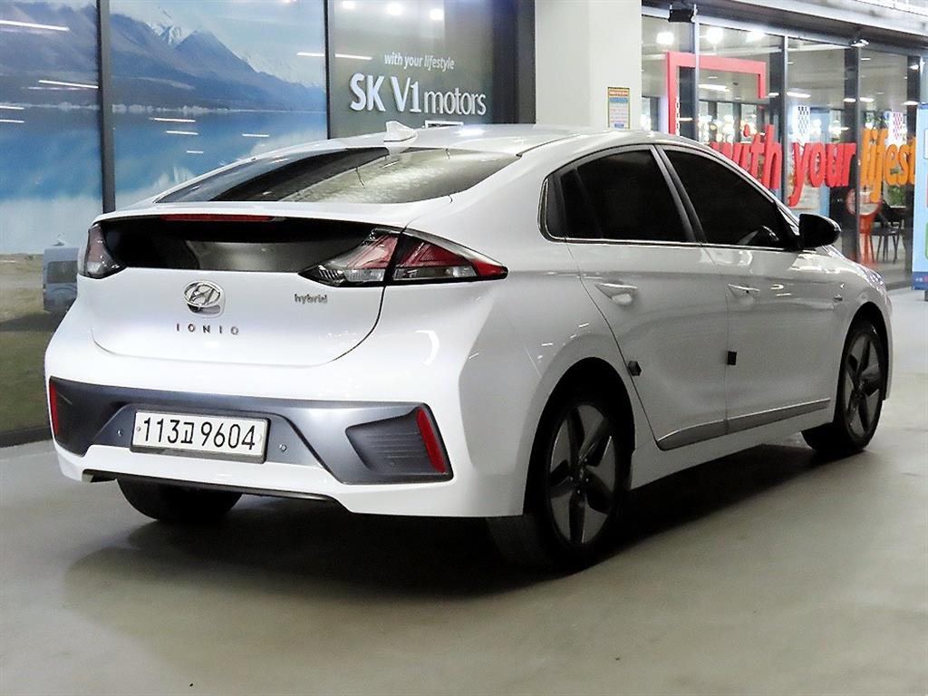 HYUNDAI Ioniq - Vista 4