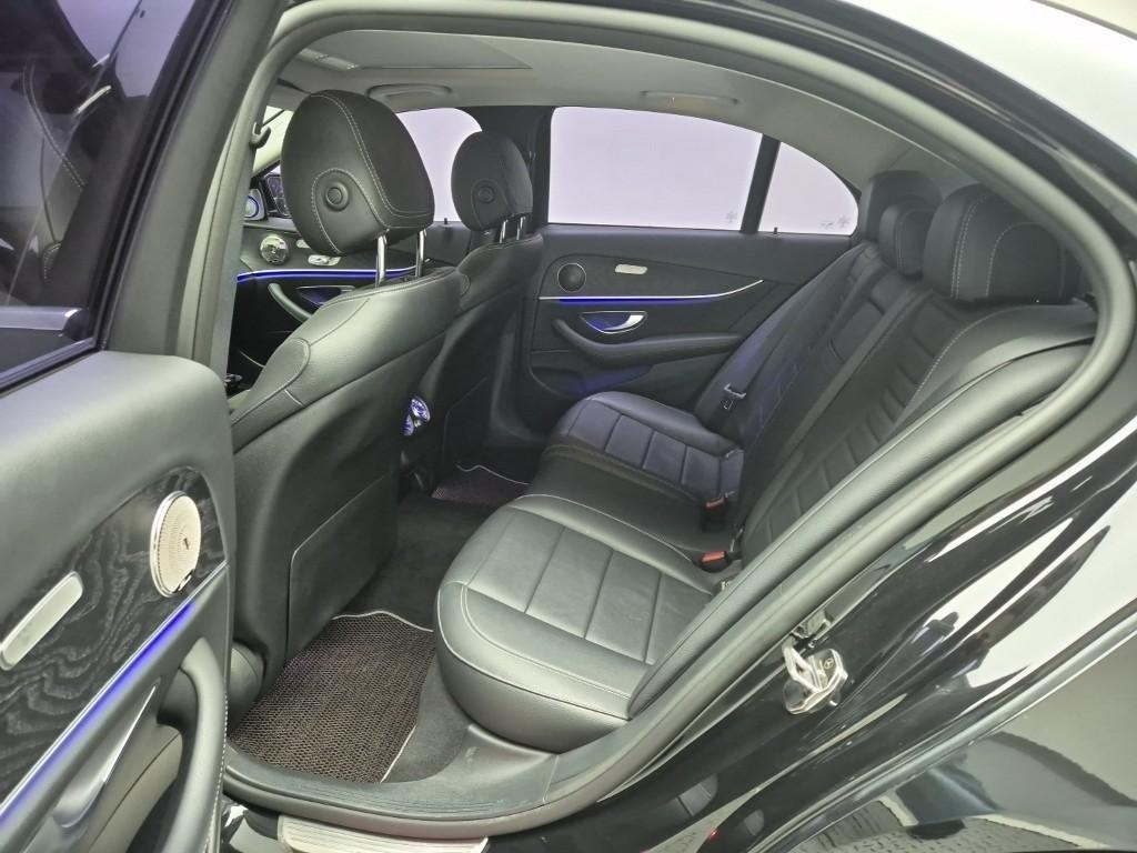 Mercedes Benz E class - Vista 12