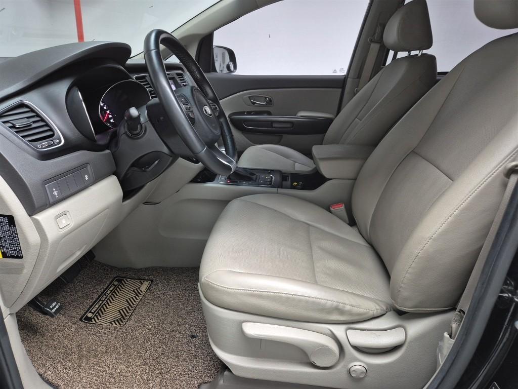KIA Carnival - Vista 11