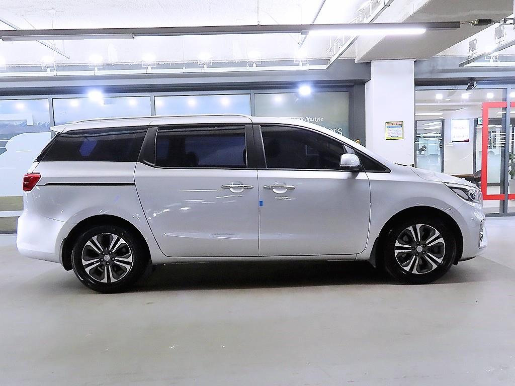 KIA Carnival - Vista 3
