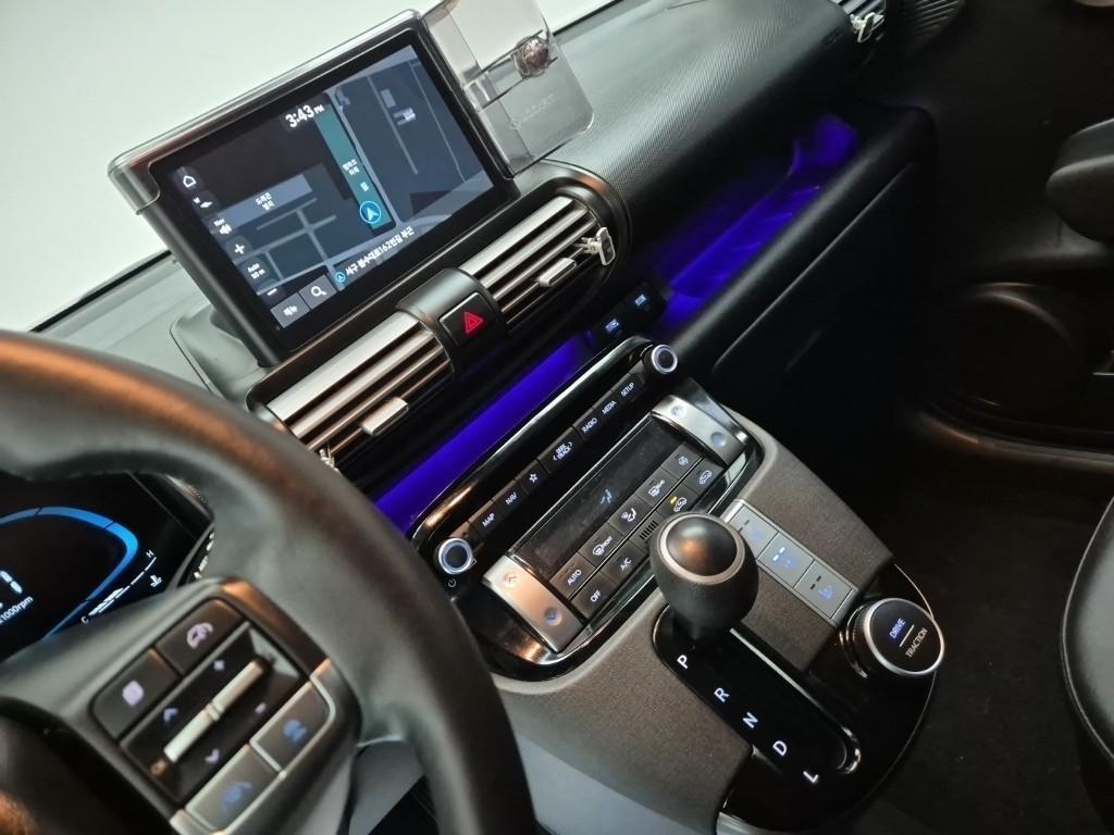 HYUNDAI Casper - Vista 10