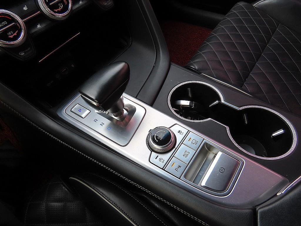 Genesis G70 - Vista 11