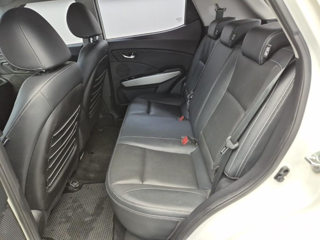Ssangyong Tivoli - Vista 12