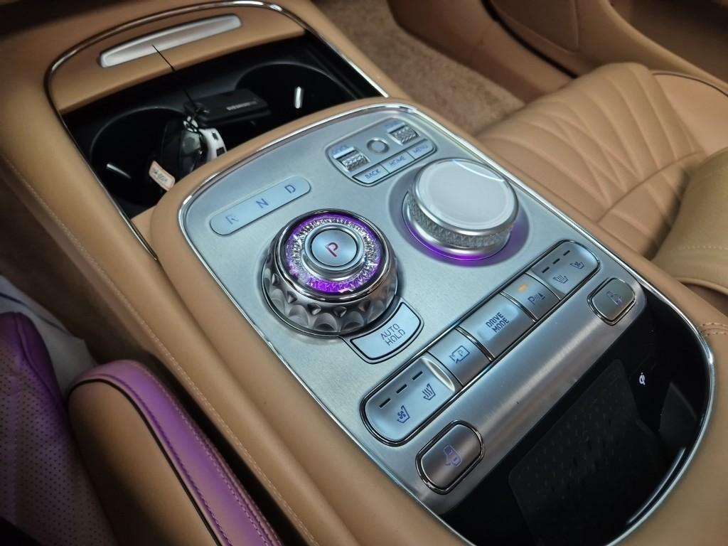 Genesis G90 - Vista 8