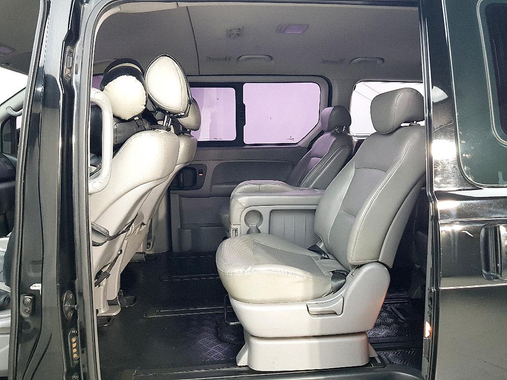 HYUNDAI Starex - Vista 9