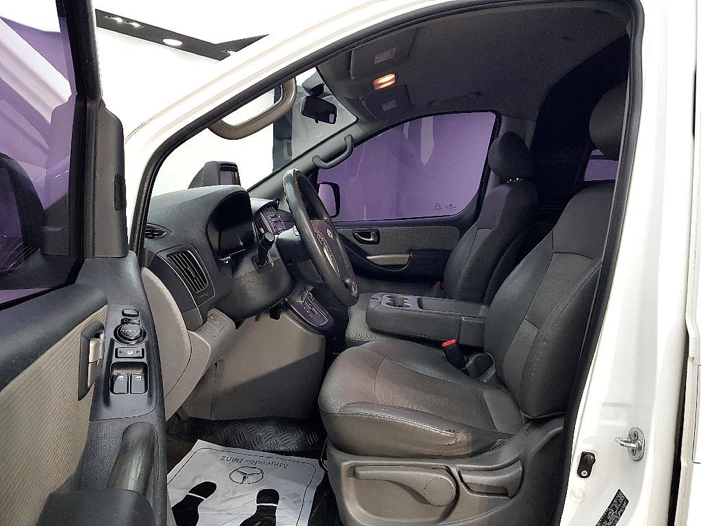 HYUNDAI Starex - Vista 8