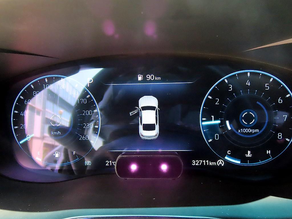 Genesis G70 - Vista 9