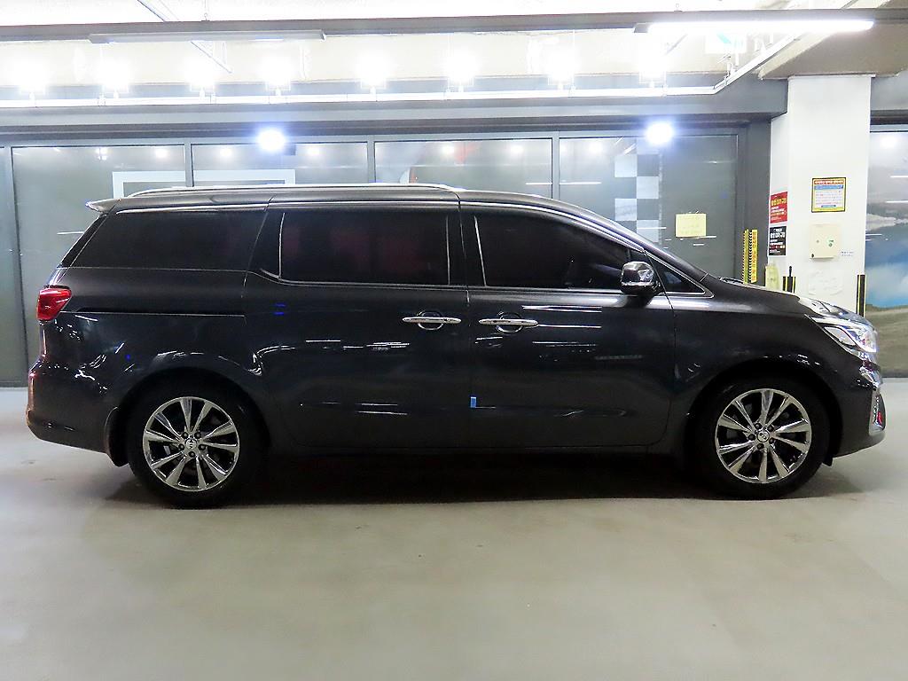 KIA Carnival - Vista 3