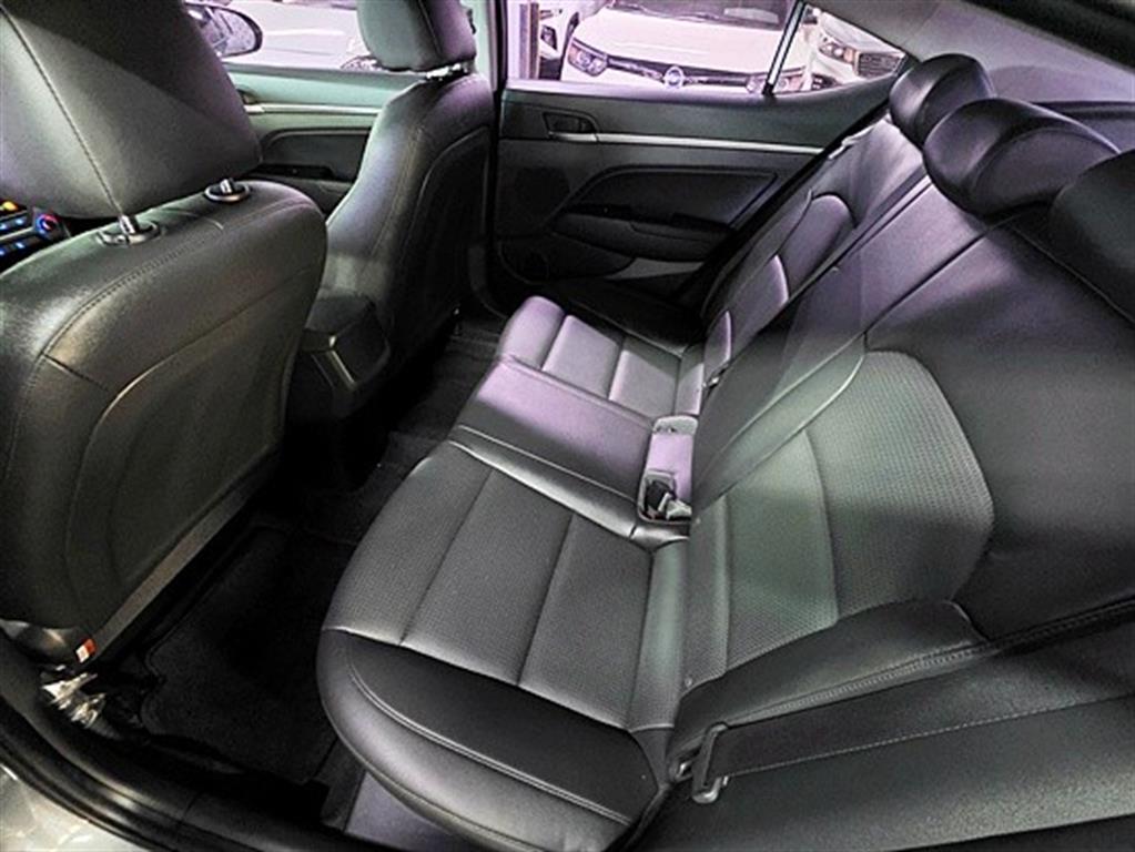 HYUNDAI Avante - Vista 12