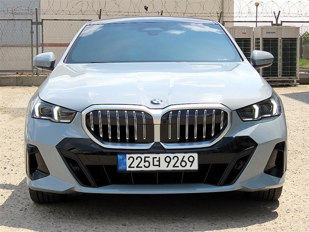 BMW 5 Series 2025 Gris - Importación desde Corea - HF Imports Iquique - Foto 1