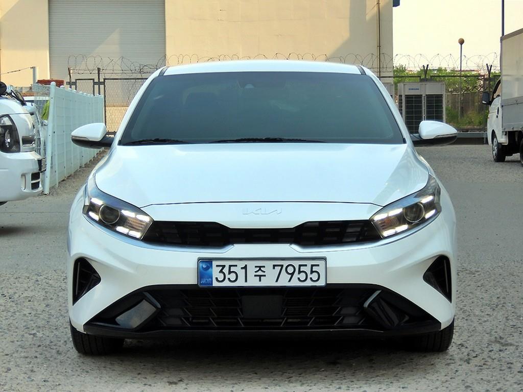KIA K3 2023 Blanco - Importación desde Corea - HF Imports Iquique - Foto 1