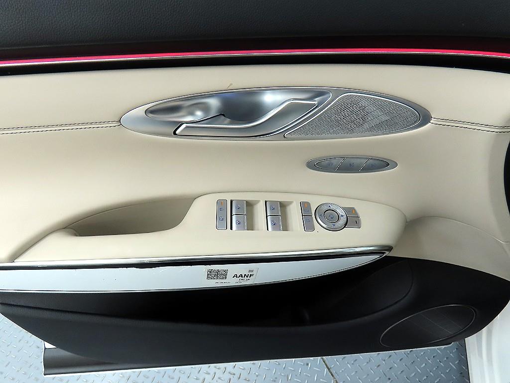 Genesis GV70 - Vista 11