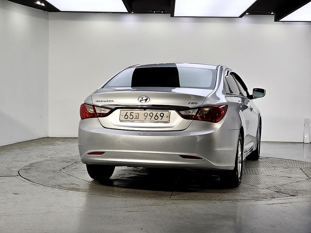 HYUNDAI Sonata - Vista 3